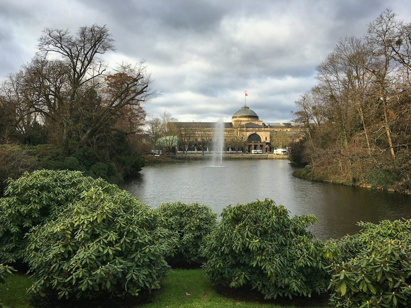 Kurhaus Wiesbaden seen across the pond in the spa park
